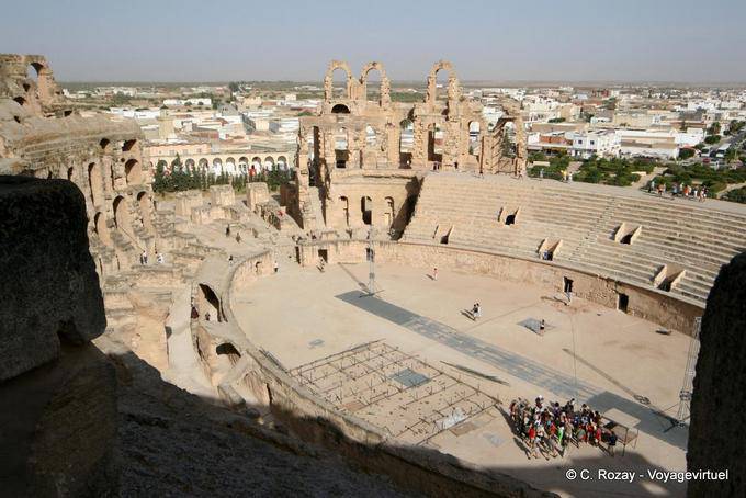 Panorama sur l'amphithéâtre et la cité d'El Jem - Tunisie