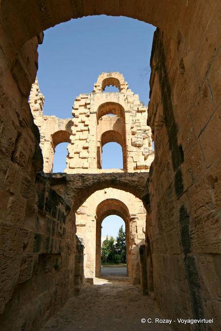 Passage entre l'arène et une sortie, El Jem - Tunisie