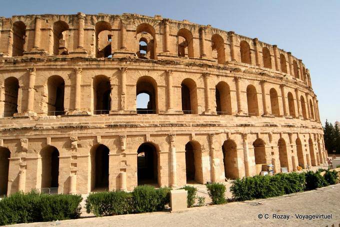 La façade du colisée, partie droite, El Jem - Tunisie