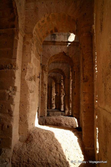 El Jem, balade dans les coursives - Tunisie