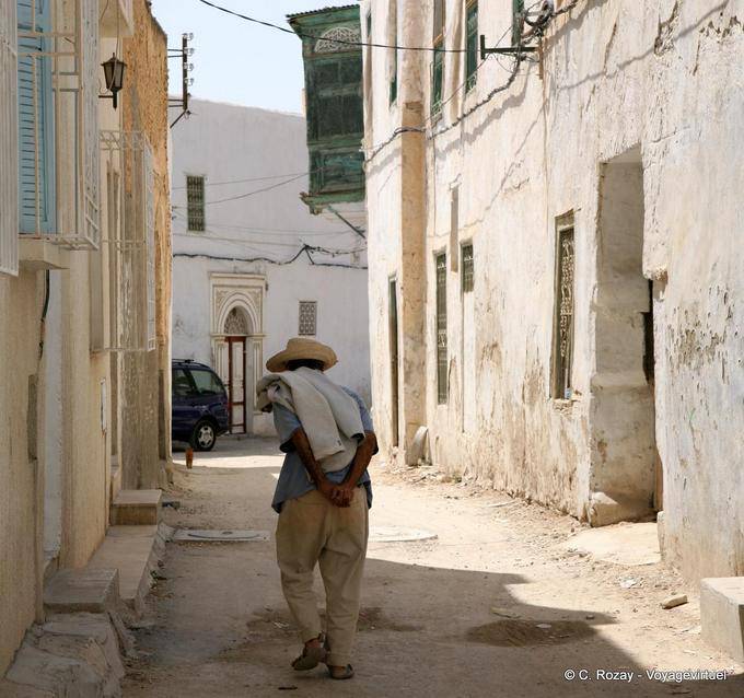 Vieil homme dans la médina, Kairouan - Tunisie
