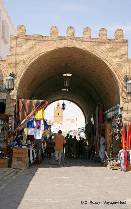 Bab Tounes, porte de la médina de Kairouan - Tunisie