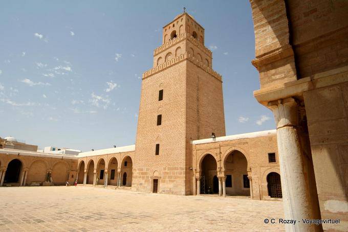 Côté nord de la Grande mosquée Sidi Oqba, Kairouan - Tunisie