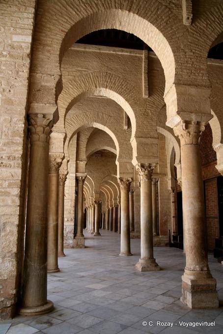Forêt de piliers, Jamaa Sidi Oqba, Kairouan - Tunisie