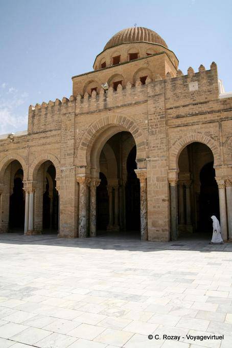 Entrée principale de la salle de prière, Sidi Oqba, Kairouan - Tunisie