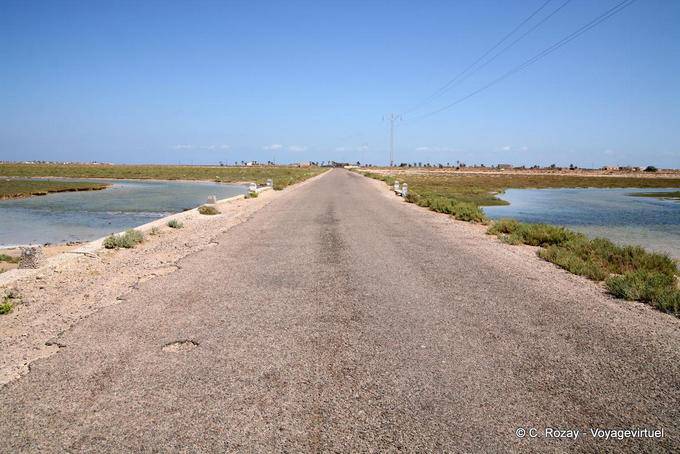Route entre Ennajet et Kraten, Iles Kerkennah - Tunisie