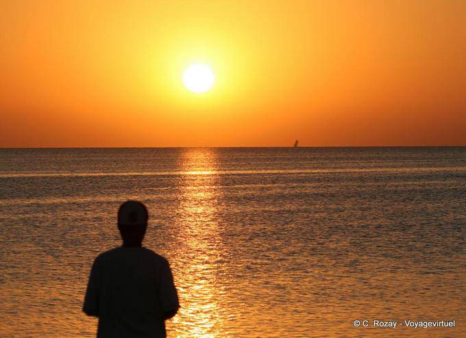 Face au coucher de soleil, Sidi Frej, Kerkennah - Tunisie