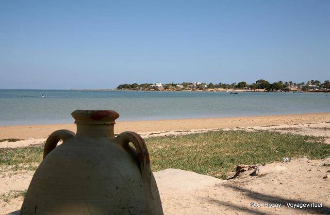 Poterie sur plage du Cercina, Sidi Frej, Kerkennah - Tunisie