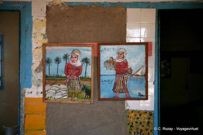 Tableaux de Mouldi Zalila représentant des kerkenniennes, Kerkennah - Tunisie