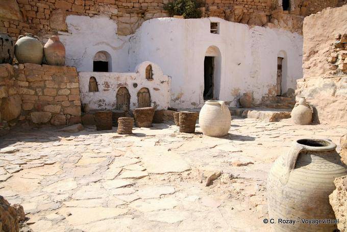 Poteries et troglodytes, Ksar Douirat - Tunisie