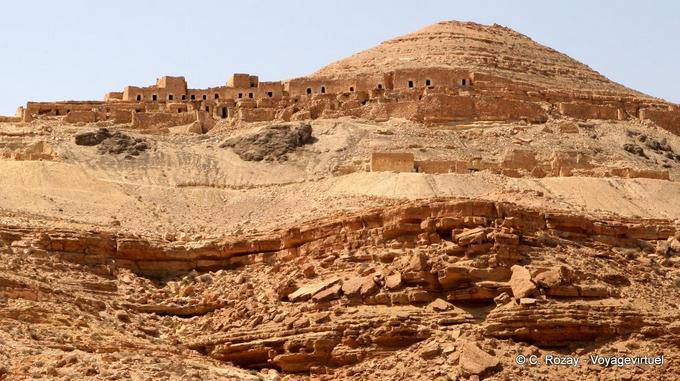 Vue sur le village fortifié, Ksar Guermessa - Tunisie