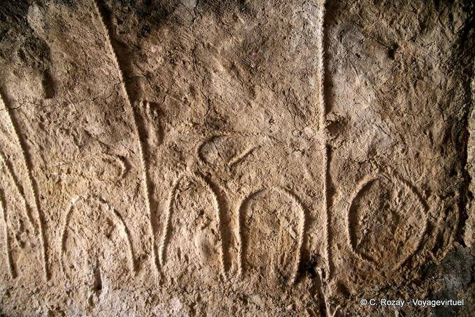 Dessins dans mur, Ksar Joumaa - Tunisie
