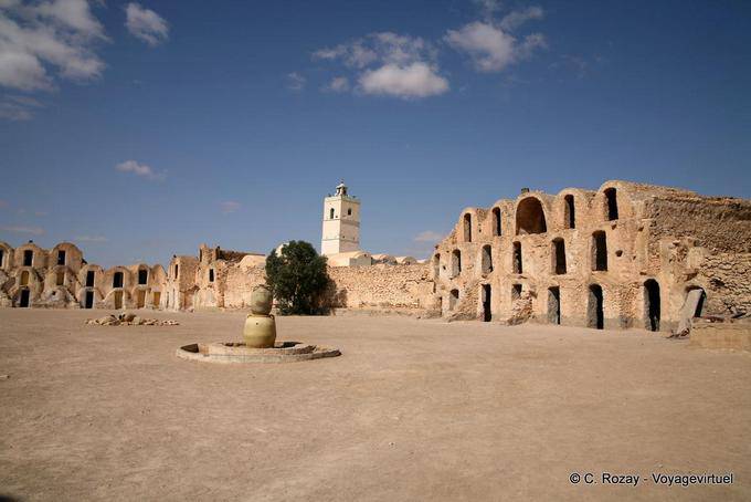 Place centrale du Ksar Metameur - Tunisie
