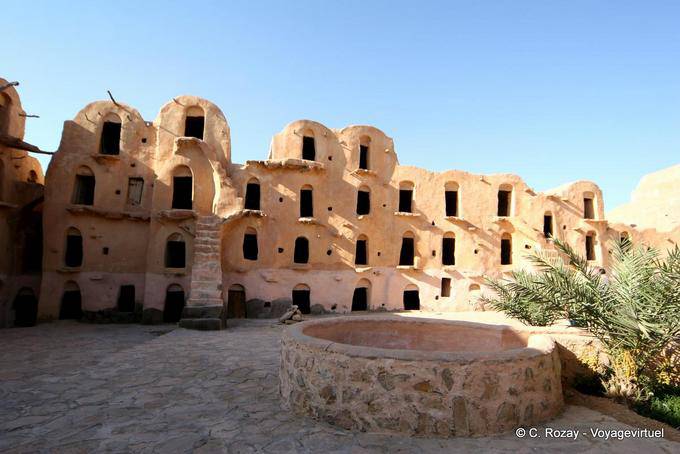 Puits dans la cour, Ksar Ouled Soltane - Tunisie