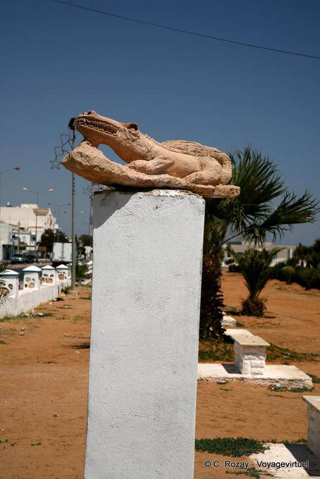 Crocodile, sculpture, Mahares - Tunisie