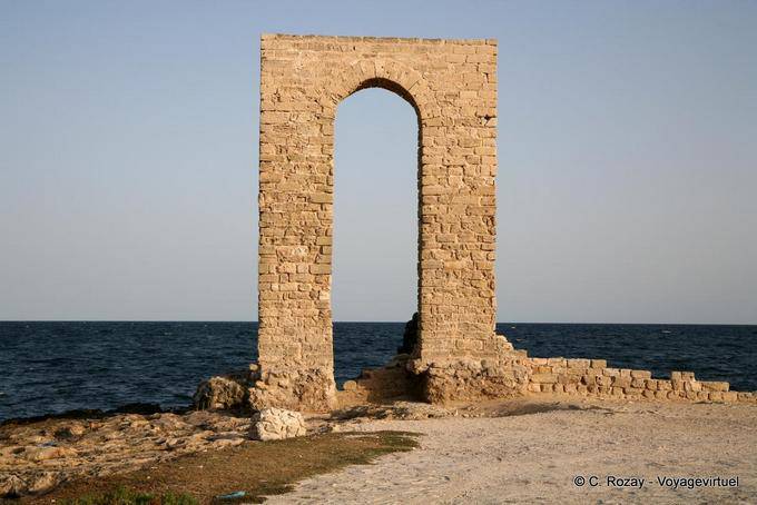 Arc près du cothon phénicien, Mahdia Cap Africa - Tunisie