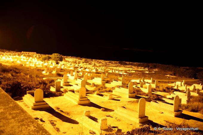 Vue nocturne du cimetière marin, Mahdia, Cap Africa - Tunisie