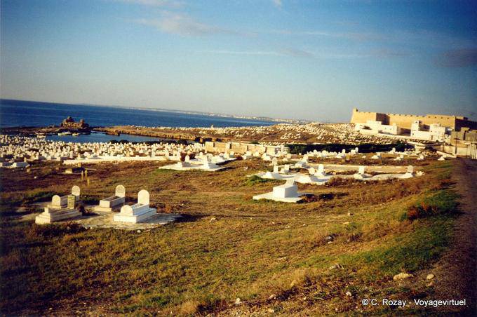 Vue sur le cimetière et le Borj El Kebir, Mahdia, Cap Africa - Tunisie