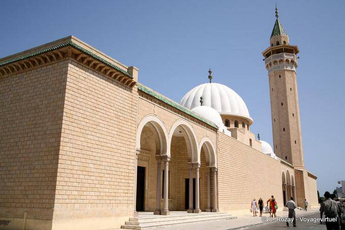 La mosquée Bourguiba, vue extérieure depuis rue de l'Indépendance, Monastir - Tunisie