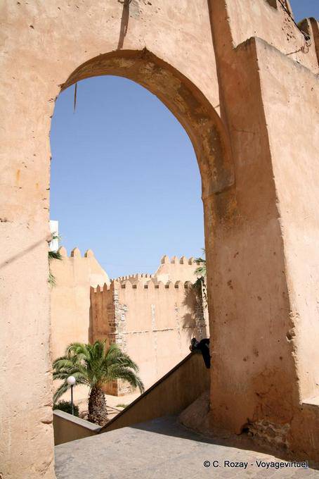 Haute entrée majestueuse dans les remparts, Sfax - Tunisie