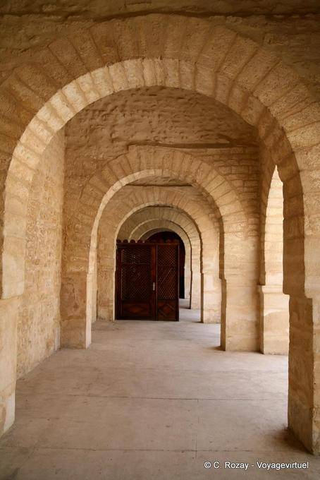 Sousse, Grande Mosquée, arcades de la cour intérieure - Tunisie