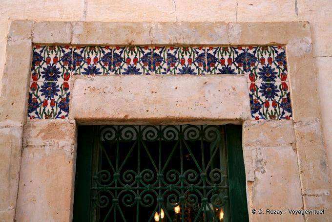 Fronton en couleur, Sousse médina - Tunisie
