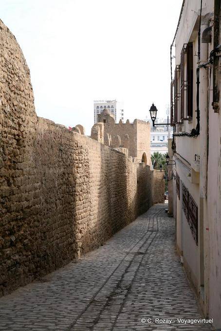 Ruelle le long des murailles, Médina de Sousse - Tunisie