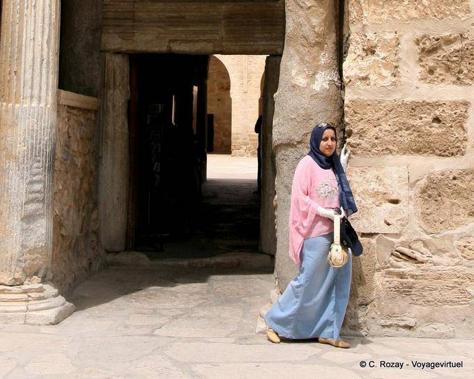 Jeune mariée à l'entrée du Ribat de Sousse - Tunisie