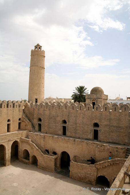 La tour à lanternon et les escaliers intérieurs, Ribat, Sousse - Tunisie
