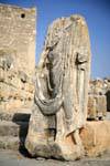Dougga, statue d'empereur sans tête, togatus sur la place de la rose des vents, Tunisie.