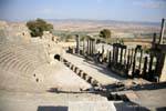 Dougga, panorama sur le théâtre depuis les gradins, Tunisie.