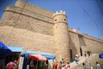 Une tour et les escaliers de le Kasbah ou Ribat de Hammamet, Tunisie.