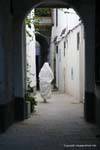 La femme en blanc, Tunis, Tunisie.