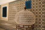 mosaïques et cage à oiseaux Erriadh, Houmt Souk, Tunisie.