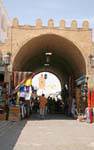 Bab Tounes, porte de la médina de Kairouan, Tunisie.
