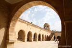 Sousse, Grande Mosquée, la cour vue depuis un arc de portique, Tunisie.