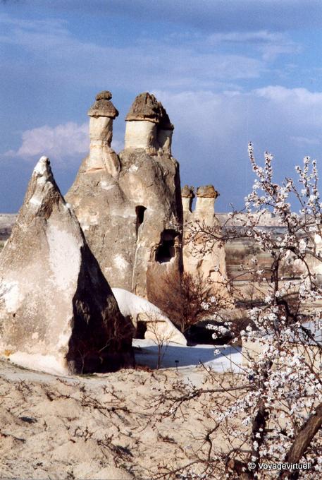 Printemps dans la vallée de l'amour, Cappadoce - Turquie