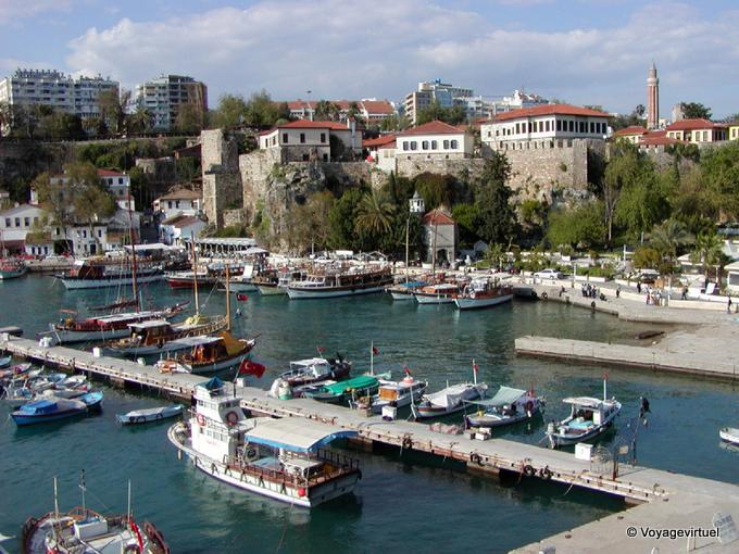Le vieux port transformé en port de plaisance, Antalya - Turquie