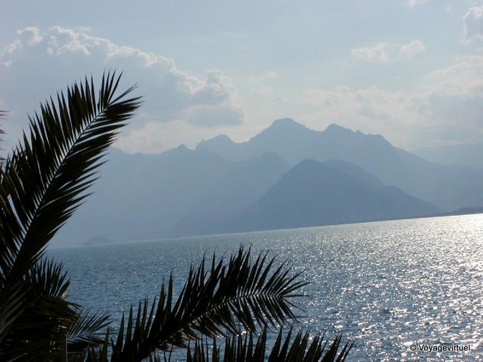 Les Monts du Taurus vus depuis Antalya - Turquie
