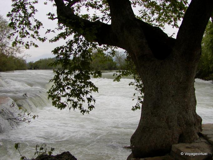 Bouillonnement des eaux, chutes de Manavgat - Turquie