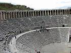 Théâtre romain d'Aspendos, vue sur la galerie supérieure sous arcades et l'amphithéâtre, Turquie.