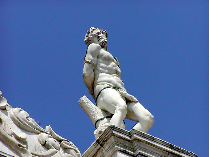 Statue sur Santa Maria di Nazareth, Venise - Italie