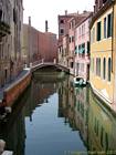 Reflet dans canal, Venise, Italie.