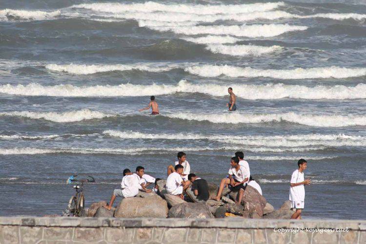 Sur la plage d'Aden
Mots-clés: Aden plage