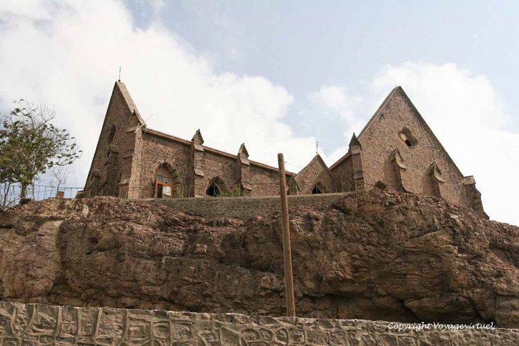 Eglise anglicane, mais serait-elle sans toit ?
Voir photo suivante
Mots-clés: Aden église