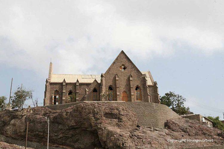 Si si elle a encore un toit
Mots-clés: Aden