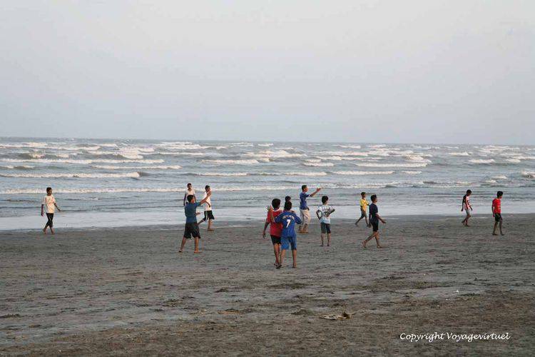 Jeux sur la plage
Mots-clés: Aden plage