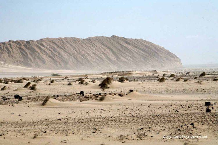 Sable et volcan entre Bir Ali et Mukalla
Mots-clés: volcan sable