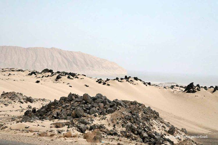 Pierre noire et sable entre Bir Ali et Mukalla
Mots-clés: sable