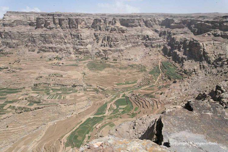 Les falaises du plateau en à-pic dans le wadi
Mots-clés: Bokur